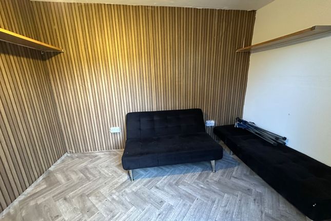 coniston avenue, barking photo 4