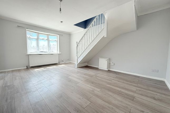 85B, Cardinal Avenue, Borehamwood photo 3