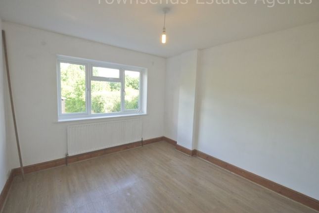 3, Meadway Gardens, Ruislip photo 3