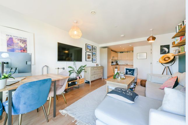 Apartment 79 6, Riverlight Quay, London photo 2