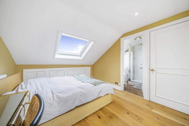 Flat for sale in Broughton Road, London