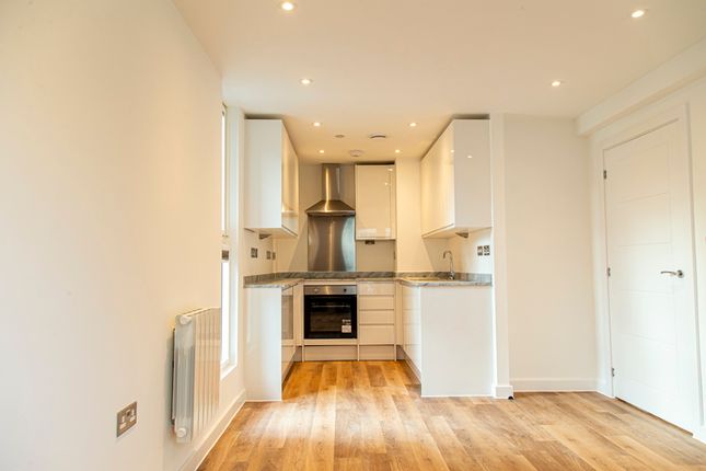 Flat to rent in Foxglove House, Winnall Manor Road, Winchester, Hampshire