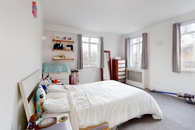 Flat for sale in Harrow Lodge, St. Johns Wood Road, London