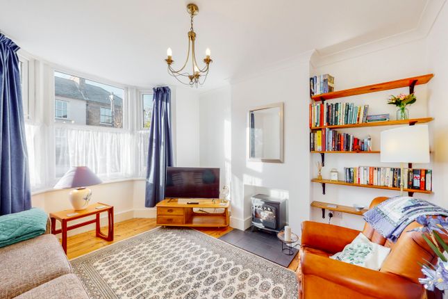 Flat to rent in Ravensbourne Road, London