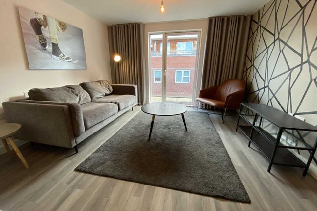 Flat to rent in Halo, Simpson Street