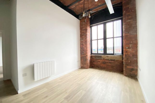 Flat to rent in Water Street, Stockport