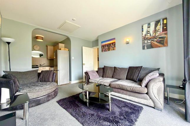 20, Withy Bank, Leamington Spa photo 3