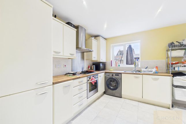 58, Thatcham Avenue Kingsway, Gloucester photo 3