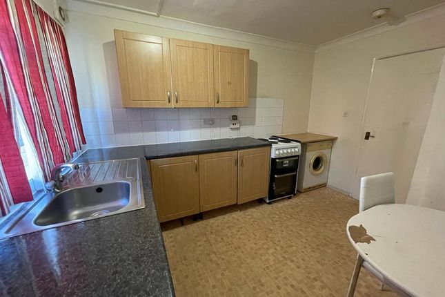 Thumbnail Flat to rent in Moreton Road North, Luton