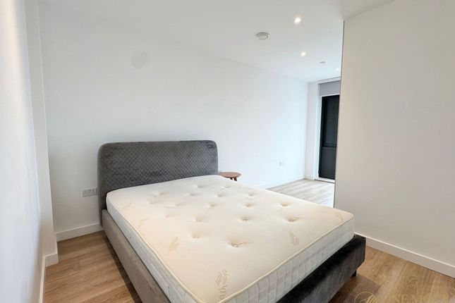 Flat 1405, 7 Nobel Way, Manchester photo 4