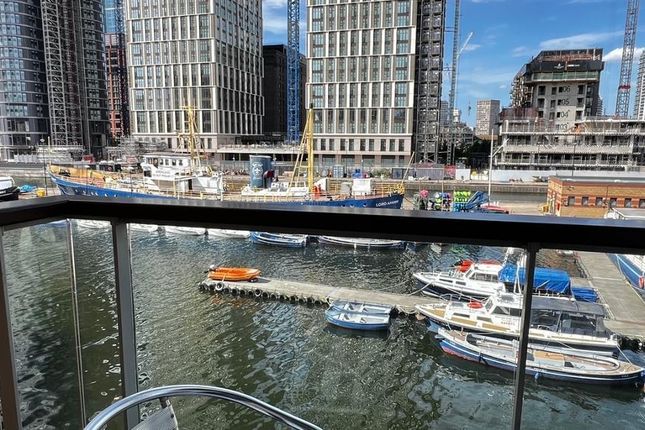 Thumbnail Flat to rent in South Quay Plaza, South Quay, Canary Wharf, London