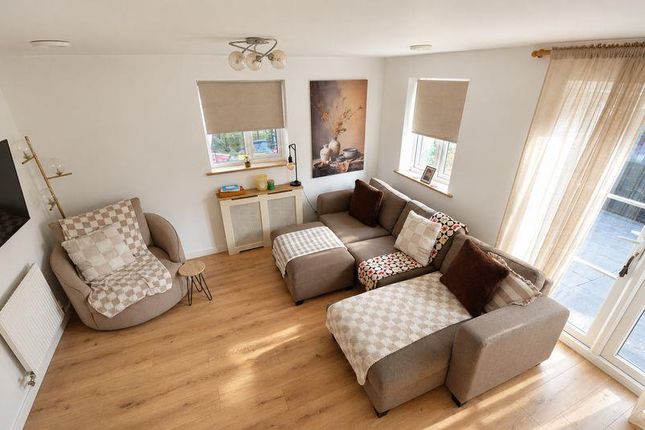 25, Barnwell Gardens, Corby photo 4
