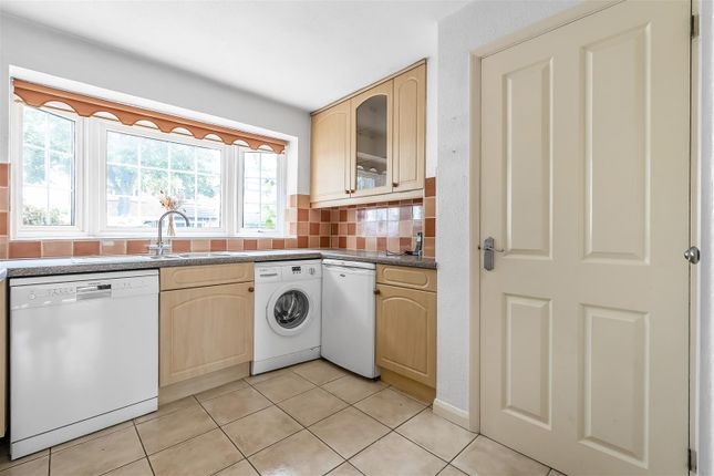 21, Overton Road, South Sutton photo 3