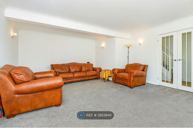 Dedworth Drive, Windsor photo 4
