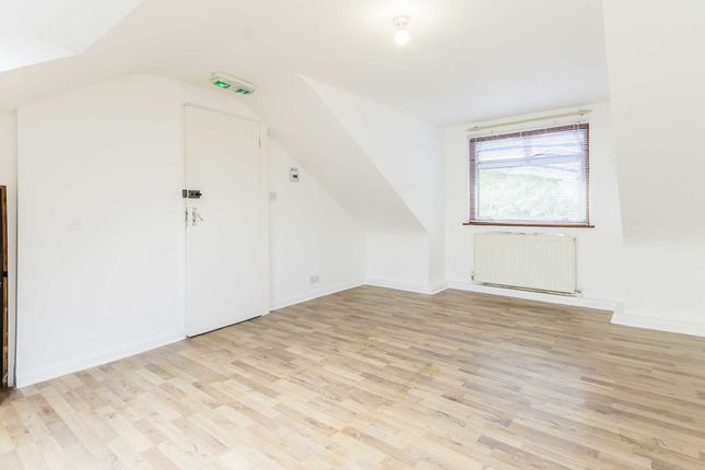 Flat to rent in Holly Park Road, London