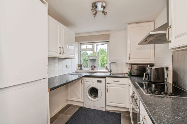 123, Avelon Road, Rainham photo 4