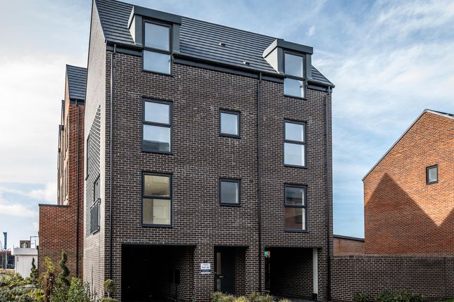 Chateau Mews Exteriors 013111