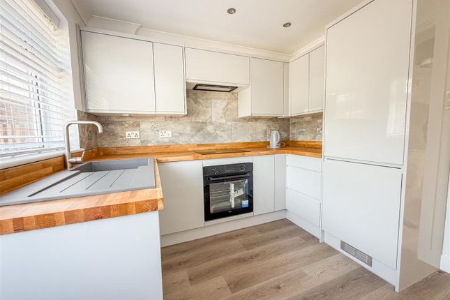 15, James Gardens, St. Osyth photo 2