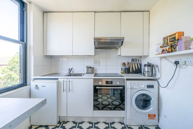 Flat 61, Longleat House, 18, Rampayne Street, London photo 3