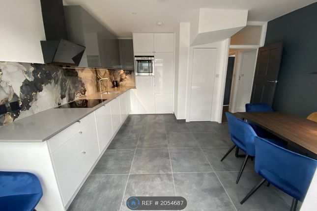 Thumbnail Room to rent in Carterhatch Road, London