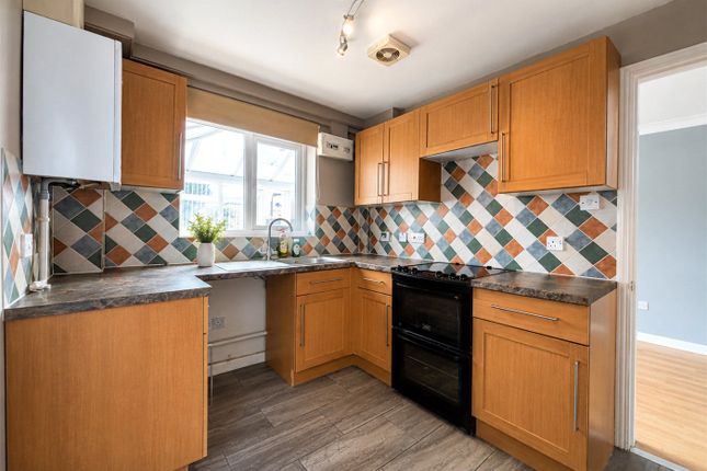 52, Russell Crescent, Sleaford photo 4