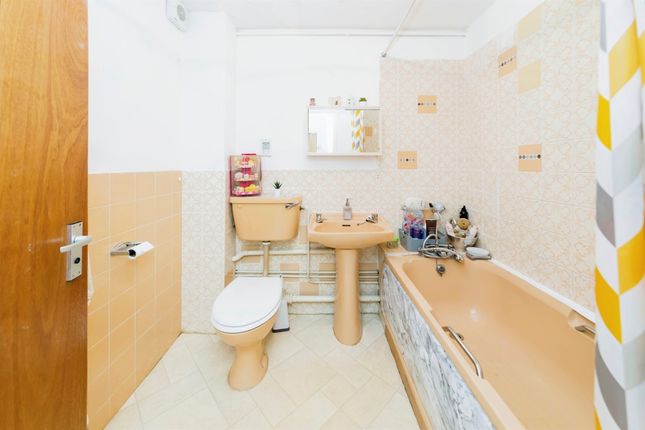 Maisonette for sale in Station Road, Lingfield