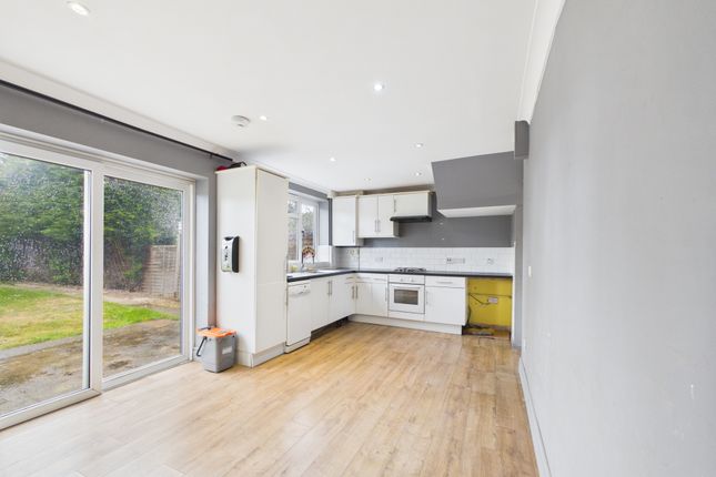 13, Leith View Road, Horsham photo 3