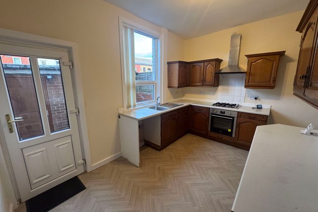 18, Mary Street East, Bolton photo 3