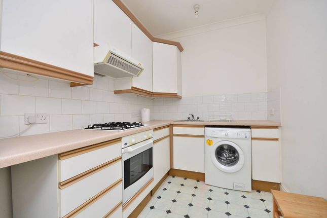 Flat to rent in Finborough Road, Earls Court, London