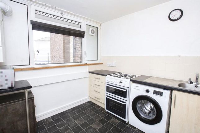 23, Glengarnock Avenue, London photo 4