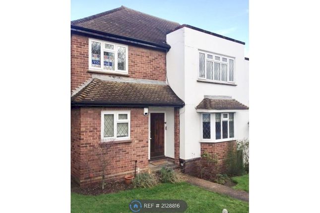 Thumbnail Maisonette to rent in Warren Court, Chigwell