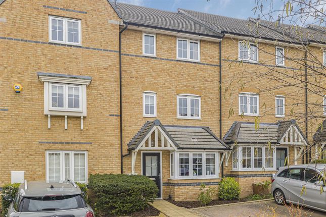 Town house for sale in Gallows Way, Hertford