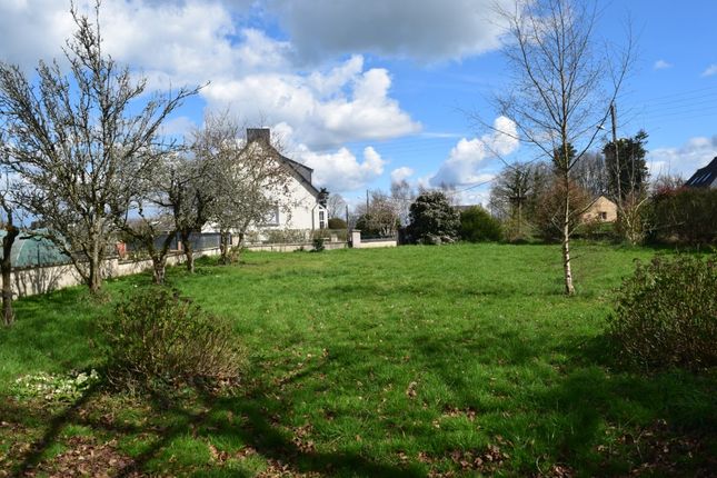 Detached house for sale in 22340 Maël-Carhaix, Côtes-D'armor, Brittany, France
