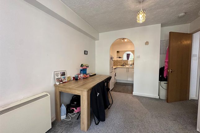 Flat to rent in Branscombe House, Gisburne Way, Watford