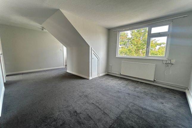 Thumbnail Flat to rent in Gander Green Lane, Sutton