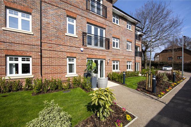 Thumbnail Flat for sale in Crescent Drive, Shenfield
