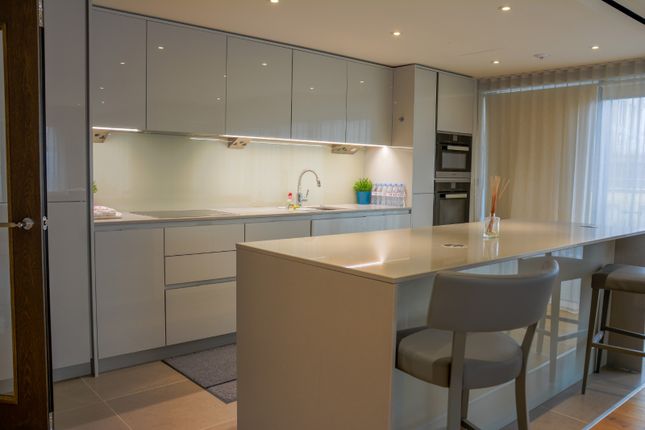 Flat for sale in Boulevard Drive, Colindale