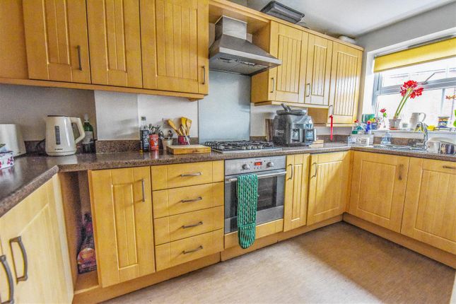 4, Legion Close, Dursley photo 3