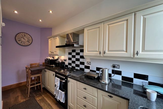 23, Longlands Road, Huddersfield photo 3