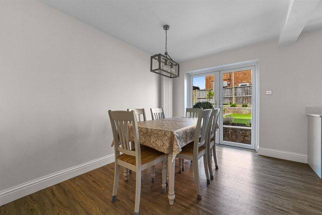 2, Searle Way, Colchester photo 4