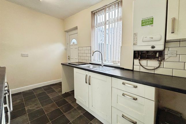41, Brompton Road, Bradford photo 3