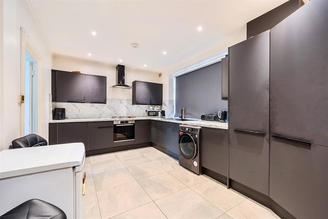 Flat for sale in Finchley Road, Hampstead