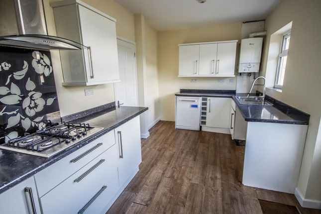 22, Lawrence Grove, Dursley photo 3