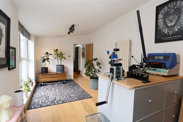 End terrace house for sale in Bynes Road, South Croydon