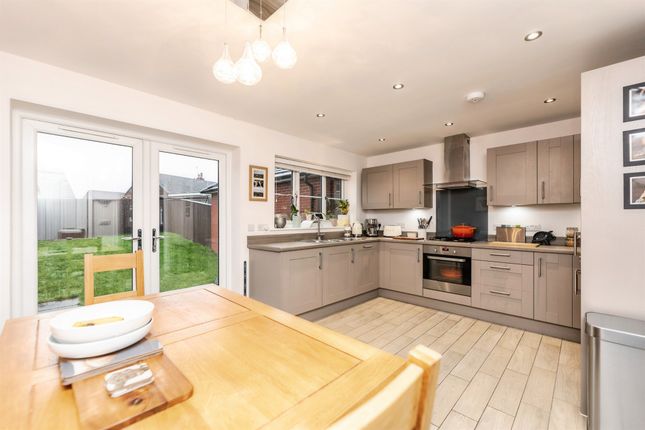 18, Daisy Hill Close, Leeds photo 3