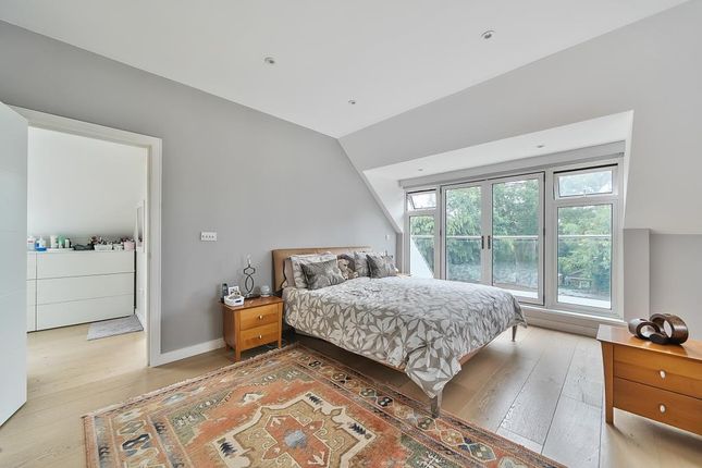 15 WICKLIFFE AVENUE, Wickliffe Avenue, London photo 3