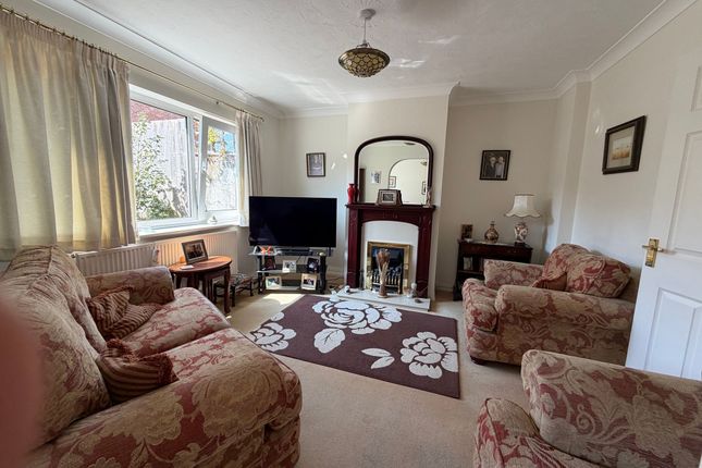 4 Violet Close, Ipswich photo 2