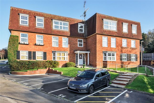 Flat to rent in Milton Gardens, Wokingham, Berkshire RG40