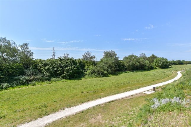 3-bed house on de Montfort Drive, Sellindge, £211,000