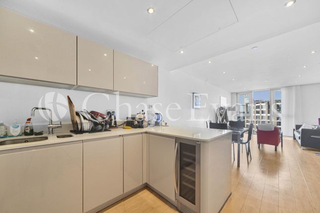 Flat 2401, (71), Altitude Point, Aldgate photo 3